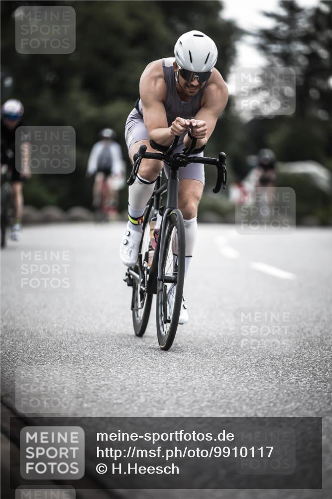 21.06.2026 - 29. Vierlanden-Triathlon H.Heesch http://msf.ph/oto/9910117 21.06.2026 09:30:34 Radfahren 35, 147, 159, 225, 248, 295 meine-sportfotos.de