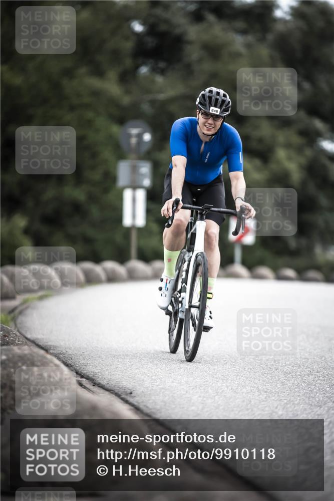 21.06.2026 - 29. Vierlanden-Triathlon H.Heesch http://msf.ph/oto/9910118 21.06.2026 11:57:35 Radfahren 635, 648 meine-sportfotos.de