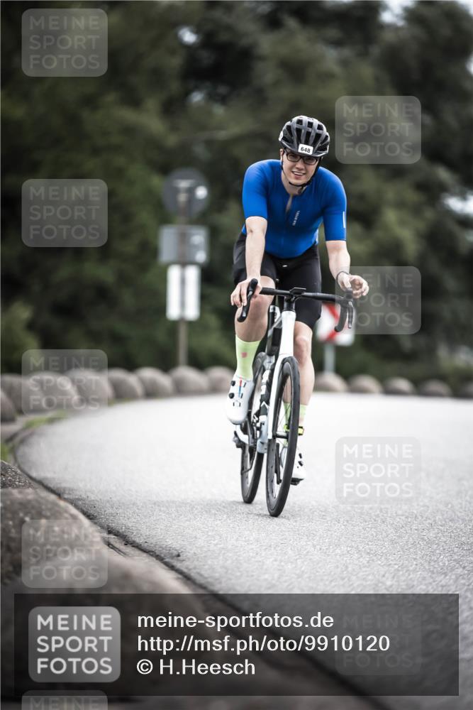 21.06.2026 - 29. Vierlanden-Triathlon H.Heesch http://msf.ph/oto/9910120 21.06.2026 11:57:35 Radfahren 635, 648 meine-sportfotos.de