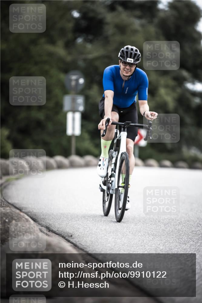 21.06.2026 - 29. Vierlanden-Triathlon H.Heesch http://msf.ph/oto/9910122 21.06.2026 11:57:35 Radfahren 635, 648 meine-sportfotos.de