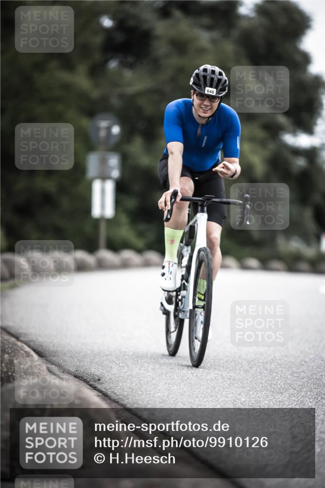 21.06.2026 - 29. Vierlanden-Triathlon H.Heesch http://msf.ph/oto/9910126 21.06.2026 11:57:36 Radfahren 635, 648 meine-sportfotos.de