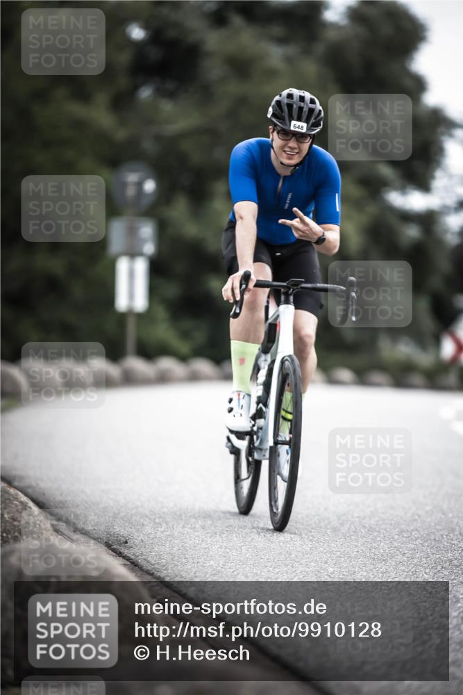 21.06.2026 - 29. Vierlanden-Triathlon H.Heesch http://msf.ph/oto/9910128 21.06.2026 11:57:36 Radfahren 635, 648 meine-sportfotos.de