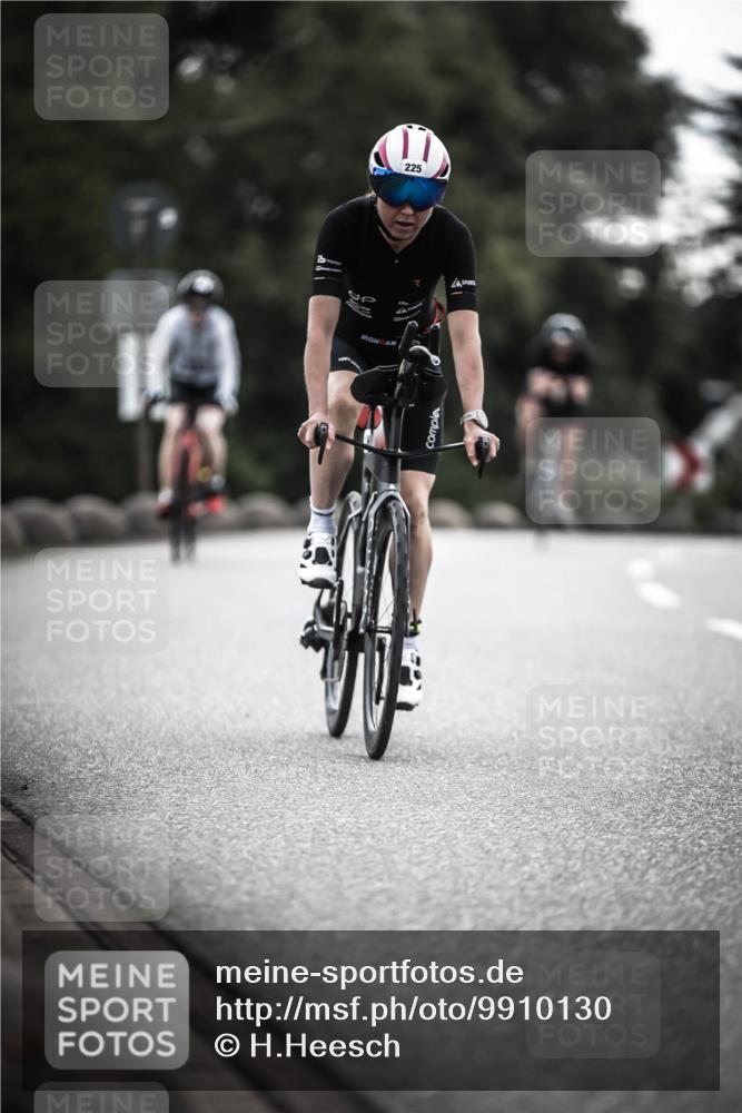 21.06.2026 - 29. Vierlanden-Triathlon H.Heesch http://msf.ph/oto/9910130 21.06.2026 09:30:35 Radfahren 35, 147, 159, 225, 248, 295 meine-sportfotos.de