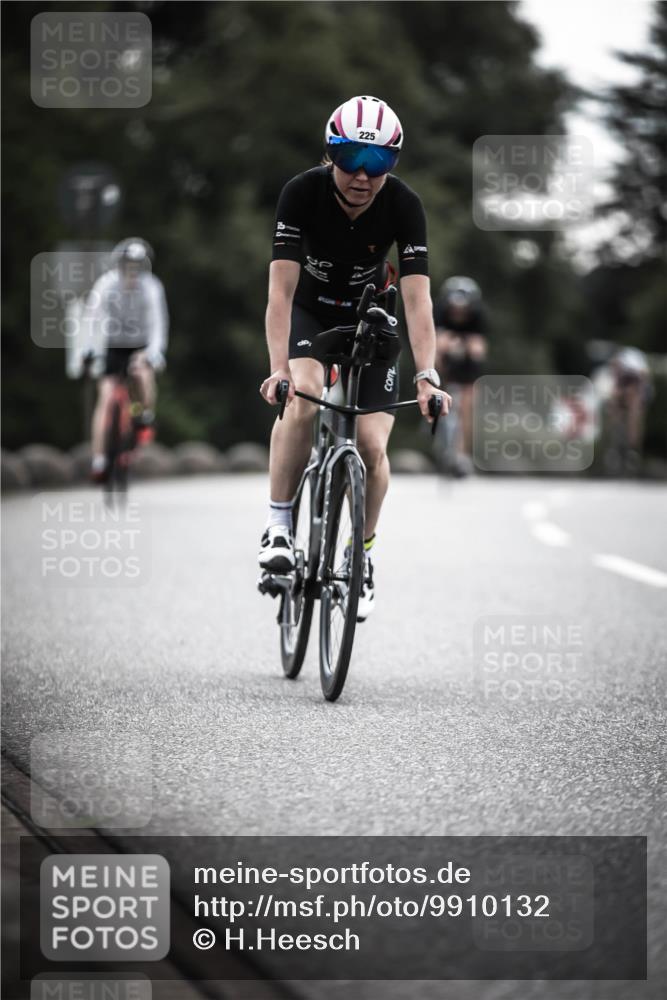 21.06.2026 - 29. Vierlanden-Triathlon H.Heesch http://msf.ph/oto/9910132 21.06.2026 09:30:36 Radfahren 35, 147, 159, 225, 248, 295 meine-sportfotos.de