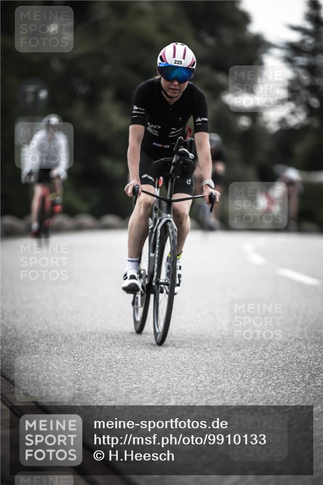 21.06.2026 - 29. Vierlanden-Triathlon H.Heesch http://msf.ph/oto/9910133 21.06.2026 09:30:36 Radfahren 35, 147, 159, 225, 248, 295 meine-sportfotos.de