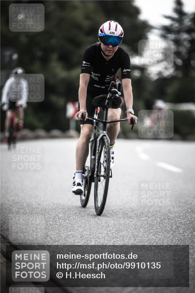 21.06.2026 - 29. Vierlanden-Triathlon H.Heesch http://msf.ph/oto/9910135 21.06.2026 09:30:36 Radfahren 35, 147, 159, 225, 248, 295 meine-sportfotos.de