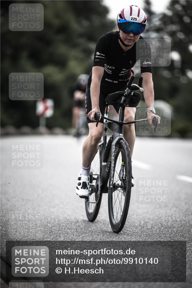 21.06.2026 - 29. Vierlanden-Triathlon H.Heesch http://msf.ph/oto/9910140 21.06.2026 09:30:36 Radfahren 35, 147, 159, 225, 248, 295 meine-sportfotos.de