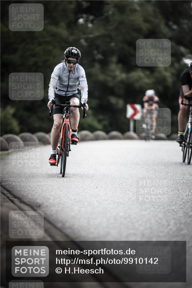 21.06.2026 - 29. Vierlanden-Triathlon H.Heesch http://msf.ph/oto/9910142 21.06.2026 09:30:37 Radfahren 35, 147, 159, 225, 248 meine-sportfotos.de