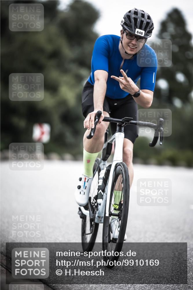 21.06.2026 - 29. Vierlanden-Triathlon H.Heesch http://msf.ph/oto/9910169 21.06.2026 11:57:36 Radfahren 635, 648 meine-sportfotos.de