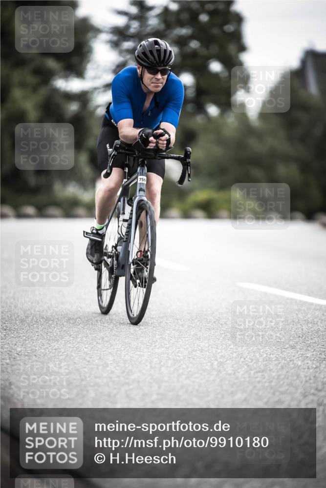 21.06.2026 - 29. Vierlanden-Triathlon H.Heesch http://msf.ph/oto/9910180 21.06.2026 11:57:50 Radfahren 759, 804 meine-sportfotos.de