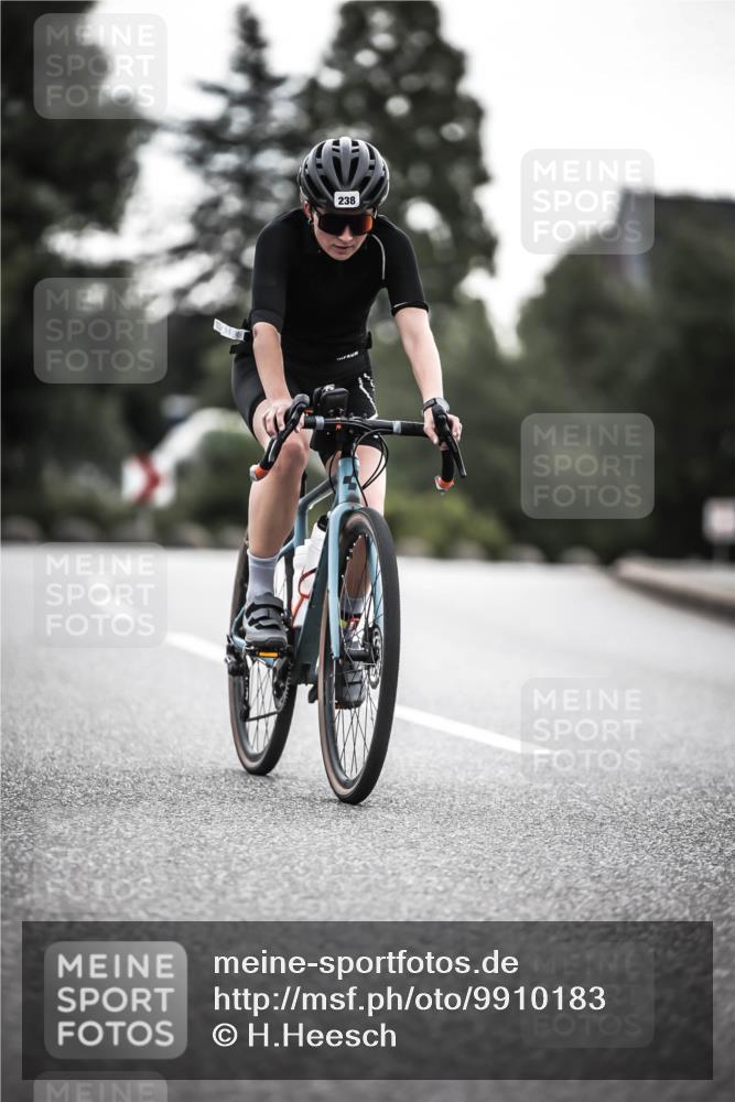 21.06.2026 - 29. Vierlanden-Triathlon H.Heesch http://msf.ph/oto/9910183 21.06.2026 09:30:56 Radfahren 238 meine-sportfotos.de