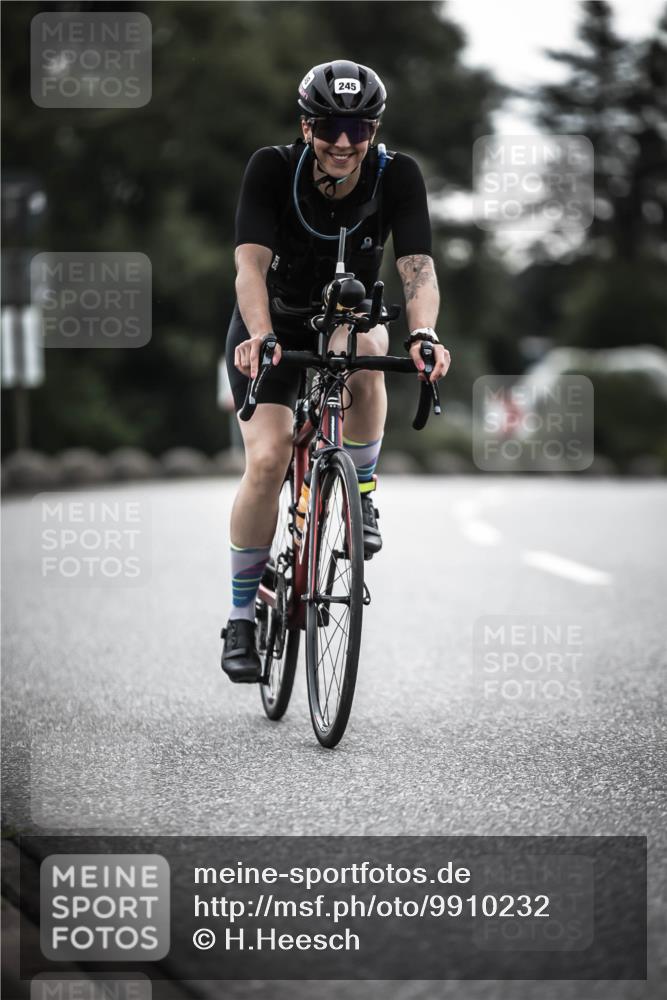 21.06.2026 - 29. Vierlanden-Triathlon H.Heesch http://msf.ph/oto/9910232 21.06.2026 09:31:07 Radfahren 2, 115, 124, 167, 245 meine-sportfotos.de