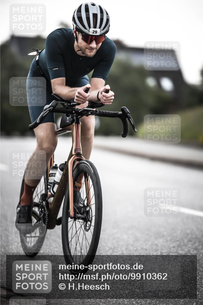 21.06.2026 - 29. Vierlanden-Triathlon H.Heesch http://msf.ph/oto/9910362 21.06.2026 09:31:57 Radfahren 29, 50, 126 meine-sportfotos.de