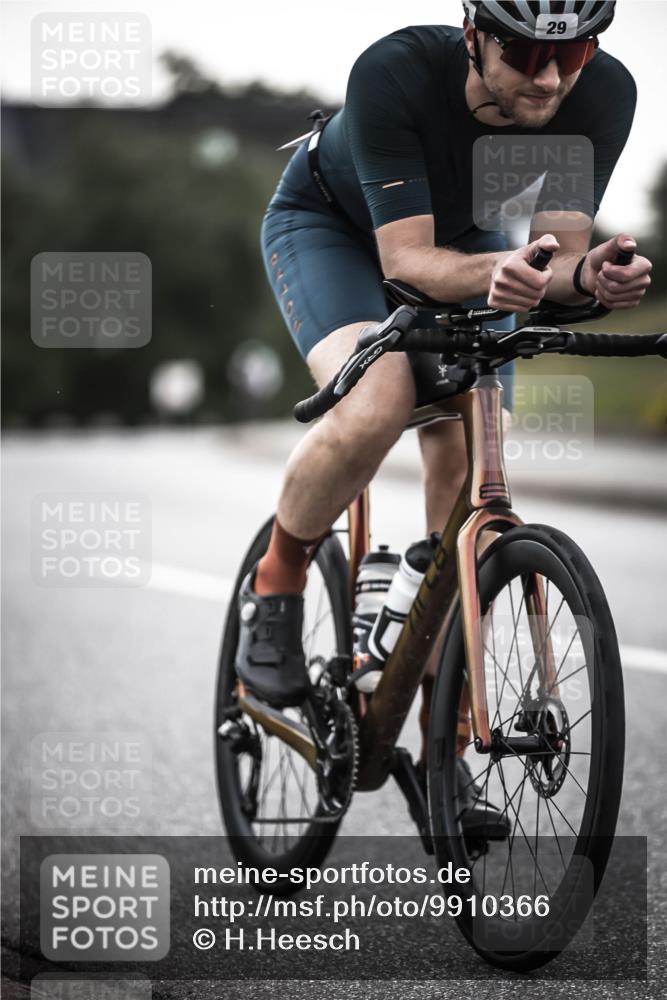 21.06.2026 - 29. Vierlanden-Triathlon H.Heesch http://msf.ph/oto/9910366 21.06.2026 09:31:58 Radfahren 29, 50, 126 meine-sportfotos.de