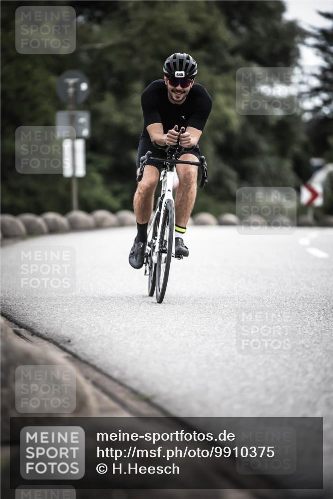 21.06.2026 - 29. Vierlanden-Triathlon H.Heesch http://msf.ph/oto/9910375 21.06.2026 11:59:16 Radfahren 97, 645, 654, 735, 845 meine-sportfotos.de