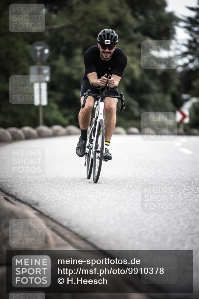 21.06.2026 - 29. Vierlanden-Triathlon H.Heesch http://msf.ph/oto/9910378 21.06.2026 11:59:16 Radfahren 97, 645, 654, 735, 845 meine-sportfotos.de