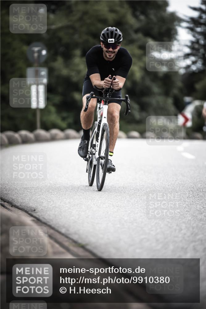 21.06.2026 - 29. Vierlanden-Triathlon H.Heesch http://msf.ph/oto/9910380 21.06.2026 11:59:16 Radfahren 97, 645, 654, 735, 845 meine-sportfotos.de