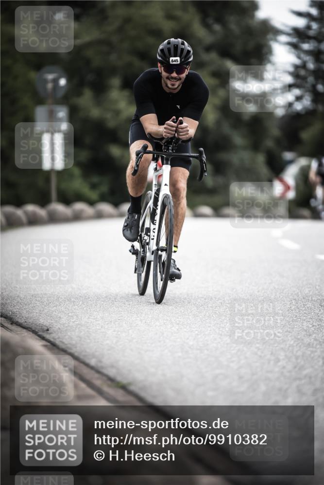 21.06.2026 - 29. Vierlanden-Triathlon H.Heesch http://msf.ph/oto/9910382 21.06.2026 11:59:16 Radfahren 97, 645, 654, 735, 845 meine-sportfotos.de