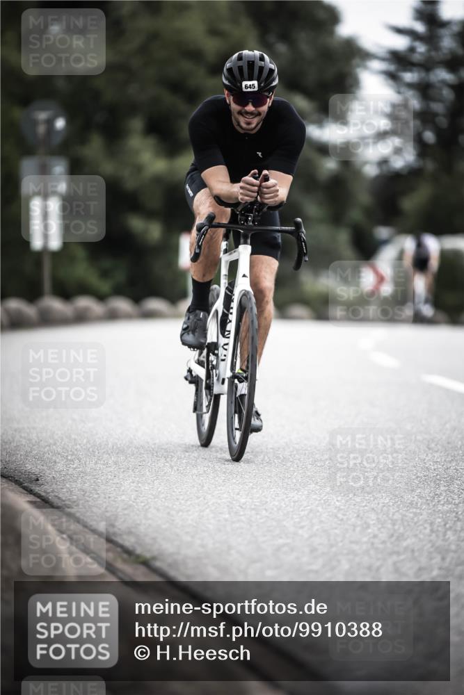 21.06.2026 - 29. Vierlanden-Triathlon H.Heesch http://msf.ph/oto/9910388 21.06.2026 11:59:17 Radfahren 97, 645, 654, 735, 845 meine-sportfotos.de
