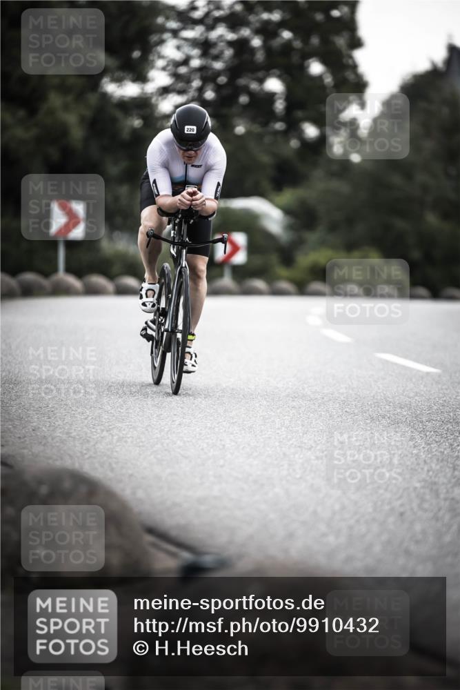 21.06.2026 - 29. Vierlanden-Triathlon H.Heesch http://msf.ph/oto/9910432 21.06.2026 09:32:12 Radfahren 48, 131, 220 meine-sportfotos.de