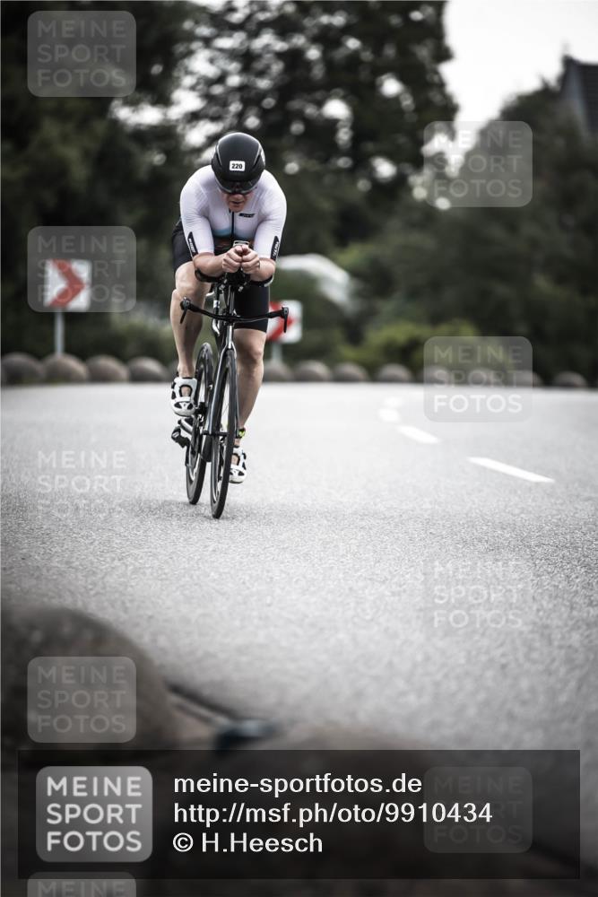 21.06.2026 - 29. Vierlanden-Triathlon H.Heesch http://msf.ph/oto/9910434 21.06.2026 09:32:12 Radfahren 48, 131, 220 meine-sportfotos.de