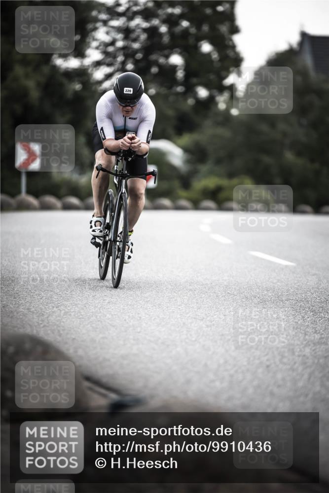 21.06.2026 - 29. Vierlanden-Triathlon H.Heesch http://msf.ph/oto/9910436 21.06.2026 09:32:12 Radfahren 48, 131, 220 meine-sportfotos.de