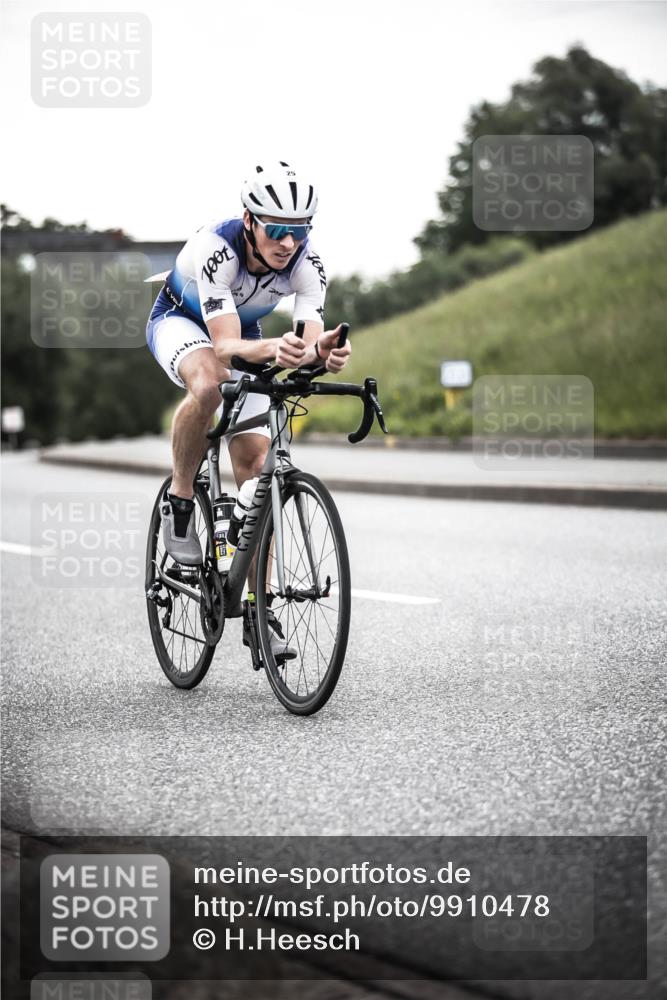 21.06.2026 - 29. Vierlanden-Triathlon H.Heesch http://msf.ph/oto/9910478 21.06.2026 09:33:34 Radfahren 25 meine-sportfotos.de