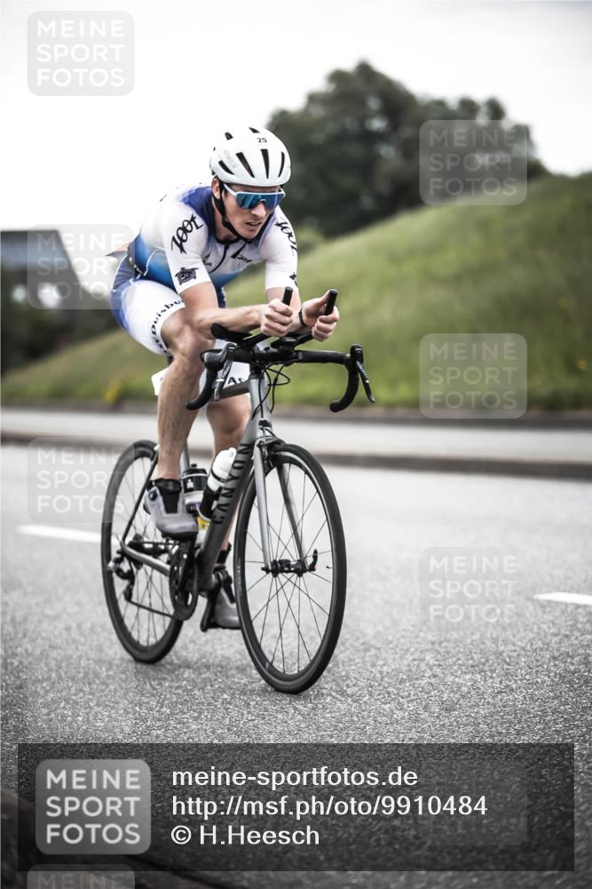21.06.2026 - 29. Vierlanden-Triathlon H.Heesch http://msf.ph/oto/9910484 21.06.2026 09:33:35 Radfahren 25 meine-sportfotos.de