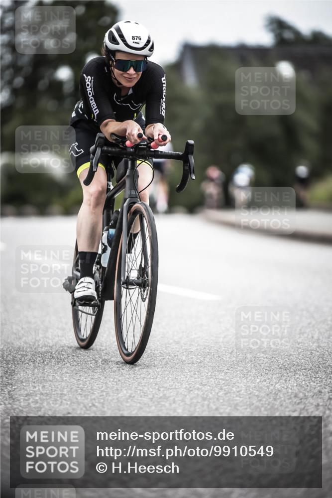 21.06.2026 - 29. Vierlanden-Triathlon H.Heesch http://msf.ph/oto/9910549 21.06.2026 12:00:24 Radfahren 295, 788, 876 meine-sportfotos.de