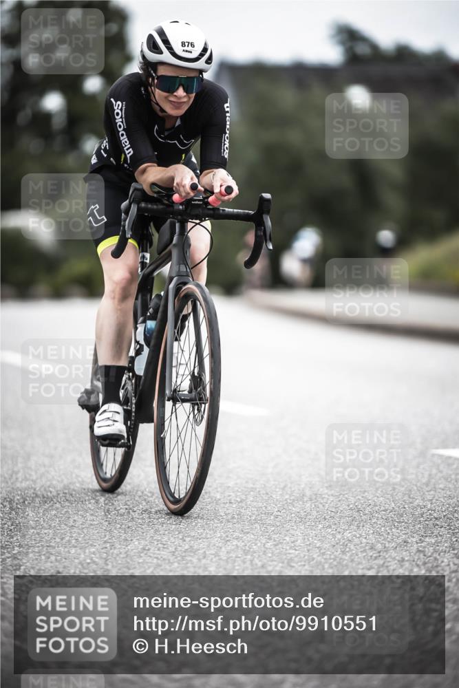 21.06.2026 - 29. Vierlanden-Triathlon H.Heesch http://msf.ph/oto/9910551 21.06.2026 12:00:24 Radfahren 295, 788, 876 meine-sportfotos.de