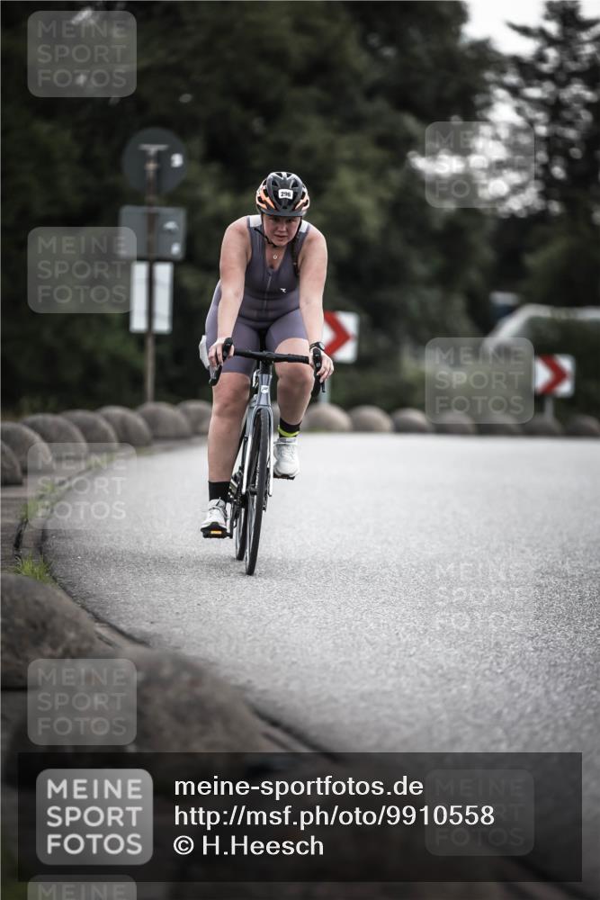 21.06.2026 - 29. Vierlanden-Triathlon H.Heesch http://msf.ph/oto/9910558 21.06.2026 09:34:09 Radfahren 33, 39, 44, 70, 296 meine-sportfotos.de