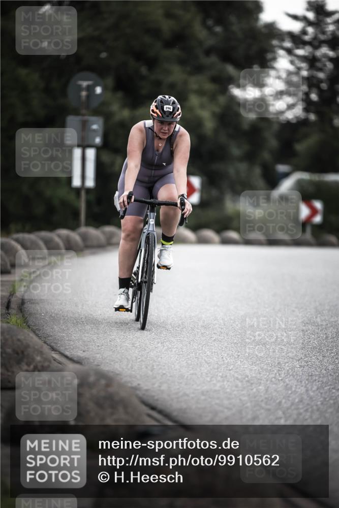21.06.2026 - 29. Vierlanden-Triathlon H.Heesch http://msf.ph/oto/9910562 21.06.2026 09:34:09 Radfahren 33, 39, 44, 70, 296 meine-sportfotos.de