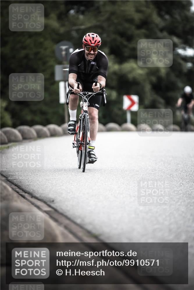 21.06.2026 - 29. Vierlanden-Triathlon H.Heesch http://msf.ph/oto/9910571 21.06.2026 12:00:33 Radfahren 658, 669, 903 meine-sportfotos.de