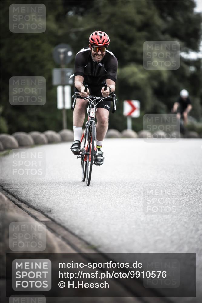 21.06.2026 - 29. Vierlanden-Triathlon H.Heesch http://msf.ph/oto/9910576 21.06.2026 12:00:34 Radfahren 658, 669, 903 meine-sportfotos.de