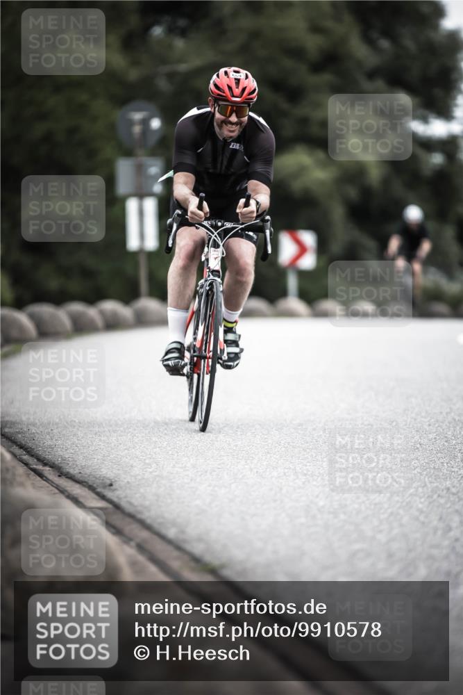 21.06.2026 - 29. Vierlanden-Triathlon H.Heesch http://msf.ph/oto/9910578 21.06.2026 12:00:34 Radfahren 658, 669, 903 meine-sportfotos.de
