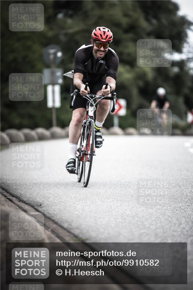 21.06.2026 - 29. Vierlanden-Triathlon H.Heesch http://msf.ph/oto/9910582 21.06.2026 12:00:34 Radfahren 658, 669, 903 meine-sportfotos.de