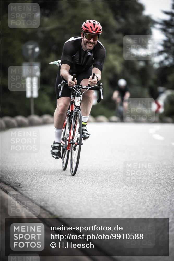 21.06.2026 - 29. Vierlanden-Triathlon H.Heesch http://msf.ph/oto/9910588 21.06.2026 12:00:34 Radfahren 658, 669, 903 meine-sportfotos.de