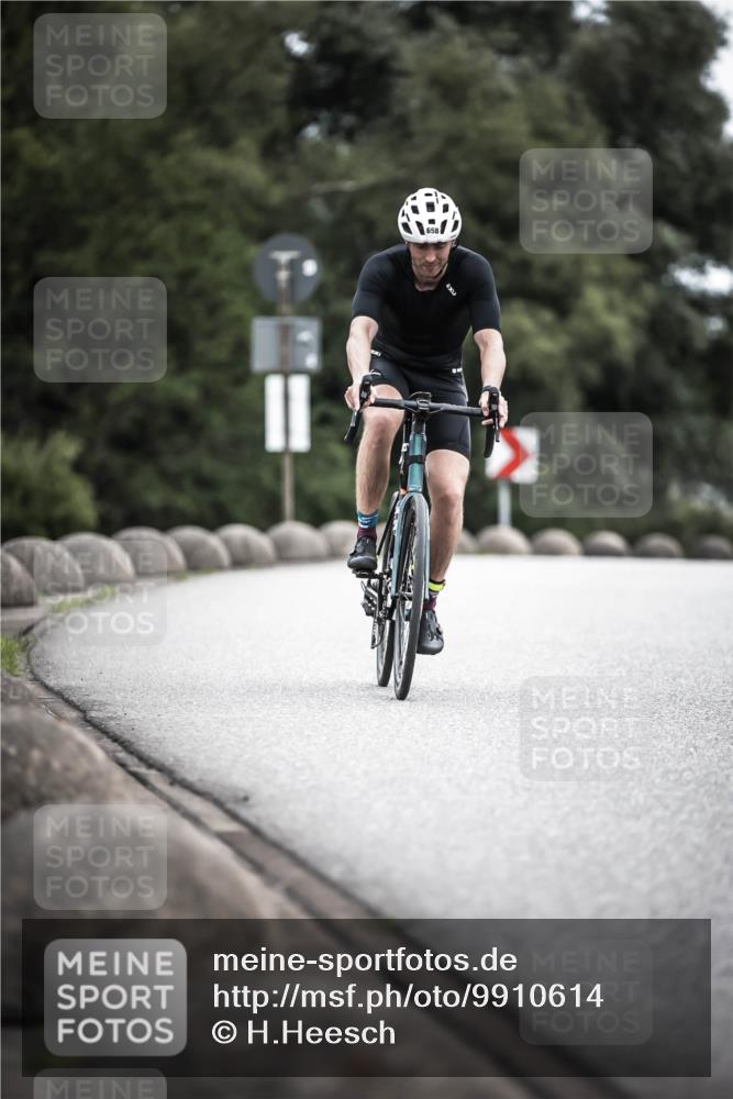 21.06.2026 - 29. Vierlanden-Triathlon H.Heesch http://msf.ph/oto/9910614 21.06.2026 12:00:38 Radfahren 658, 669 meine-sportfotos.de