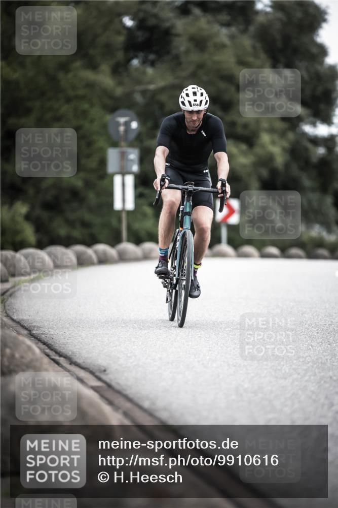 21.06.2026 - 29. Vierlanden-Triathlon H.Heesch http://msf.ph/oto/9910616 21.06.2026 12:00:39 Radfahren 658 meine-sportfotos.de