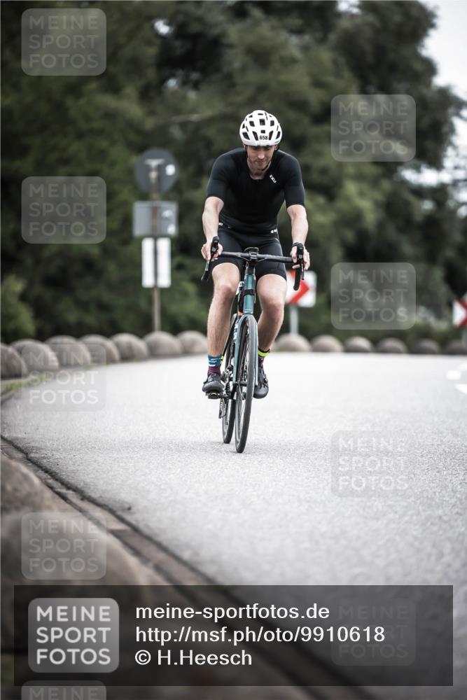 21.06.2026 - 29. Vierlanden-Triathlon H.Heesch http://msf.ph/oto/9910618 21.06.2026 12:00:39 Radfahren 658 meine-sportfotos.de