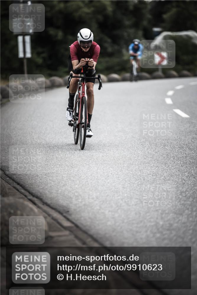 21.06.2026 - 29. Vierlanden-Triathlon H.Heesch http://msf.ph/oto/9910623 21.06.2026 09:35:33 Radfahren 9, 139, 157, 179 meine-sportfotos.de