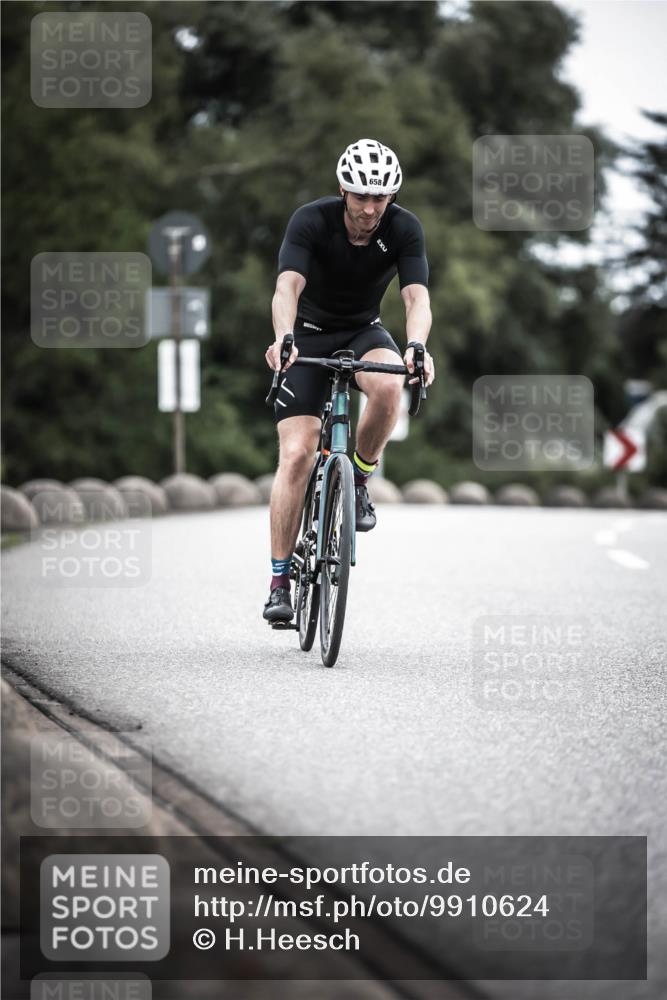 21.06.2026 - 29. Vierlanden-Triathlon H.Heesch http://msf.ph/oto/9910624 21.06.2026 12:00:39 Radfahren 658 meine-sportfotos.de