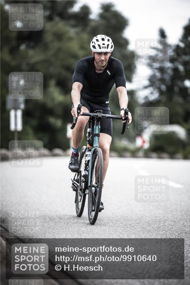 21.06.2026 - 29. Vierlanden-Triathlon H.Heesch http://msf.ph/oto/9910640 21.06.2026 12:00:39 Radfahren 658 meine-sportfotos.de