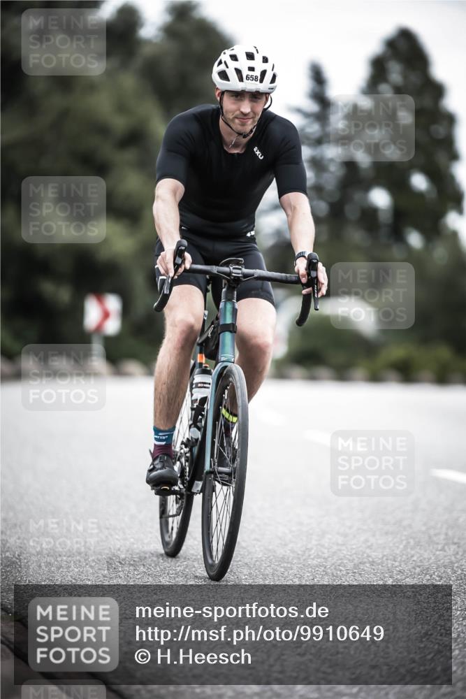 21.06.2026 - 29. Vierlanden-Triathlon H.Heesch http://msf.ph/oto/9910649 21.06.2026 12:00:39 Radfahren 658 meine-sportfotos.de