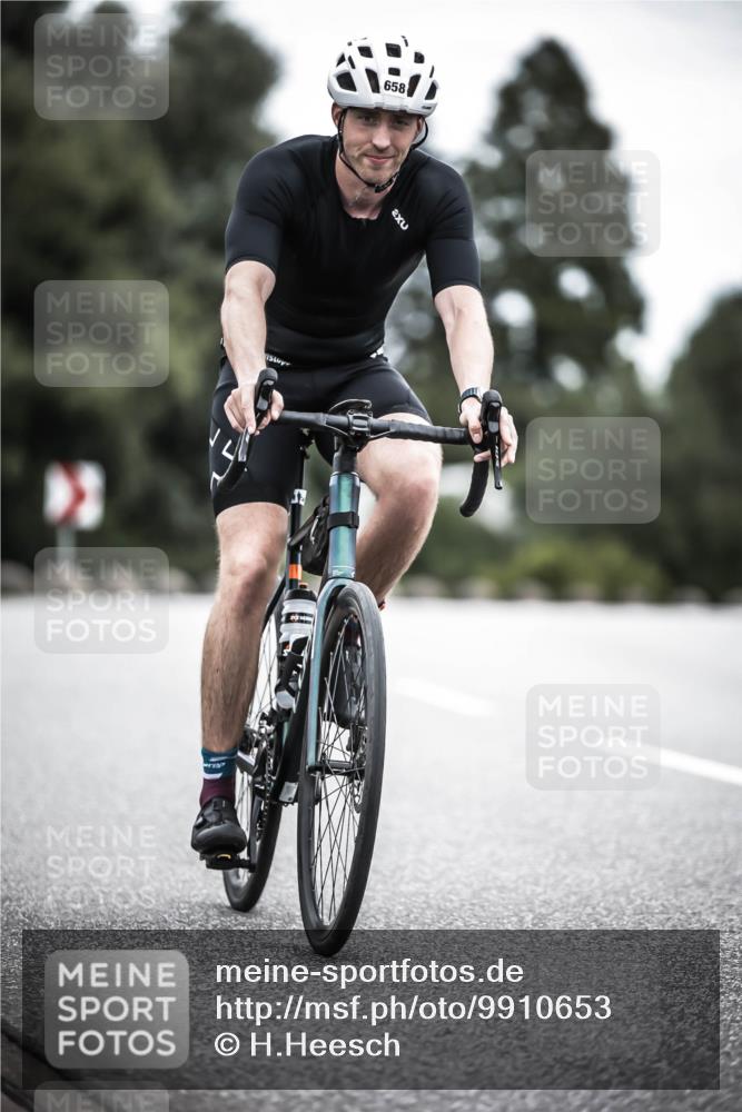 21.06.2026 - 29. Vierlanden-Triathlon H.Heesch http://msf.ph/oto/9910653 21.06.2026 12:00:39 Radfahren 658 meine-sportfotos.de