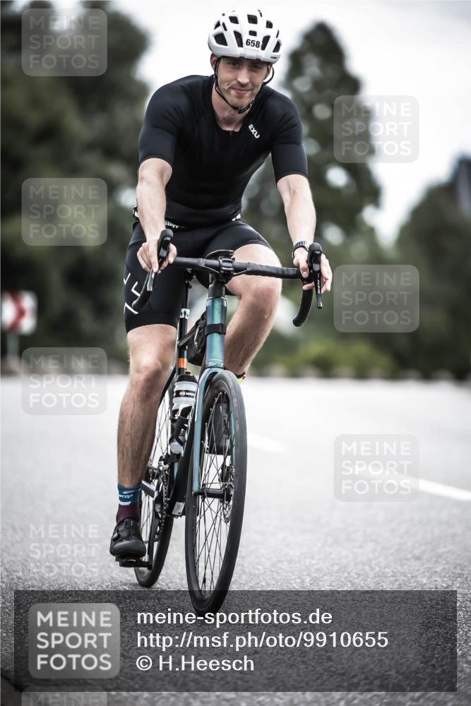 21.06.2026 - 29. Vierlanden-Triathlon H.Heesch http://msf.ph/oto/9910655 21.06.2026 12:00:39 Radfahren 658 meine-sportfotos.de
