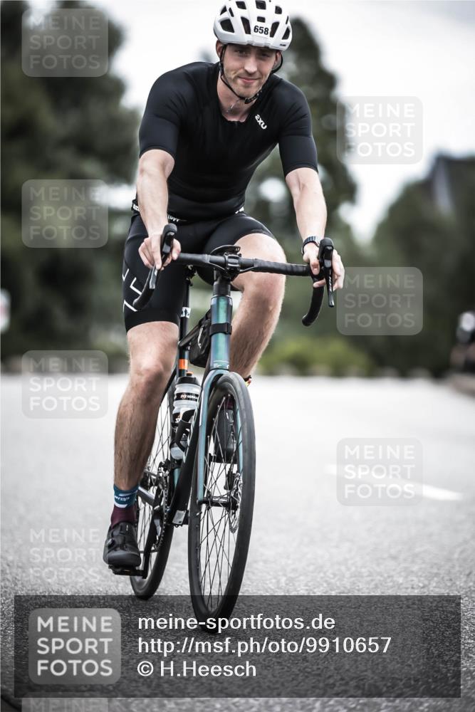 21.06.2026 - 29. Vierlanden-Triathlon H.Heesch http://msf.ph/oto/9910657 21.06.2026 12:00:40 Radfahren 658 meine-sportfotos.de