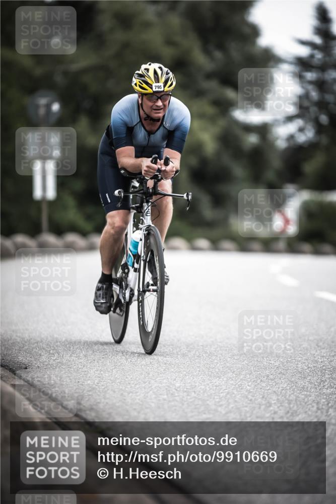 21.06.2026 - 29. Vierlanden-Triathlon H.Heesch http://msf.ph/oto/9910669 21.06.2026 12:00:50 Radfahren 237, 795 meine-sportfotos.de