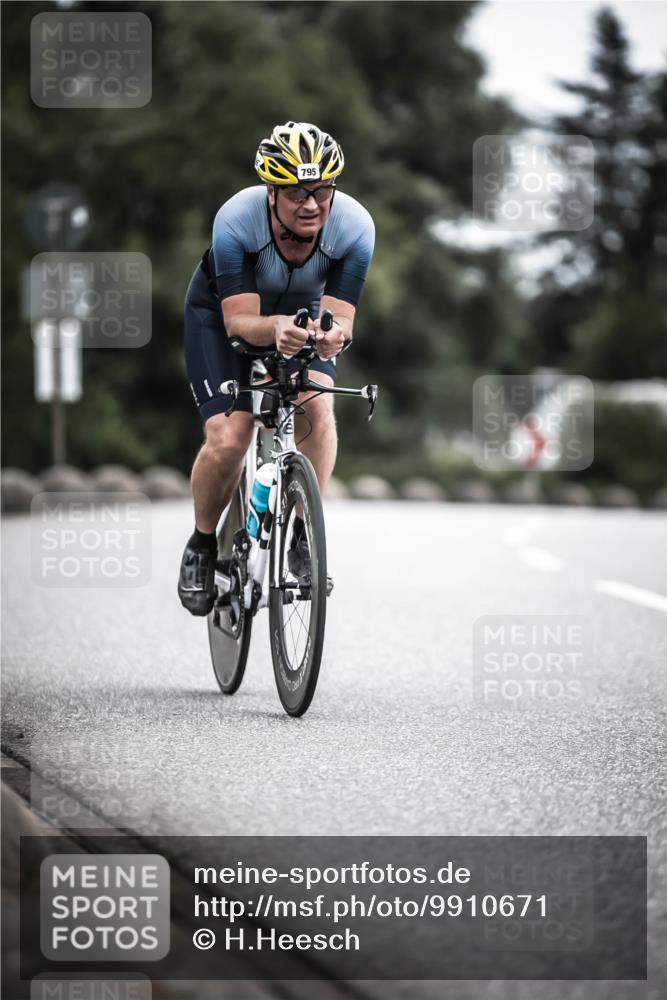 21.06.2026 - 29. Vierlanden-Triathlon H.Heesch http://msf.ph/oto/9910671 21.06.2026 12:00:50 Radfahren 237, 795 meine-sportfotos.de