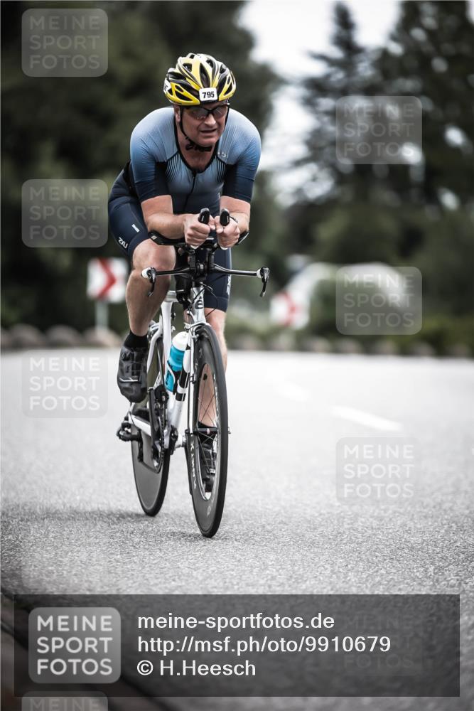 21.06.2026 - 29. Vierlanden-Triathlon H.Heesch http://msf.ph/oto/9910679 21.06.2026 12:00:50 Radfahren 237, 795 meine-sportfotos.de